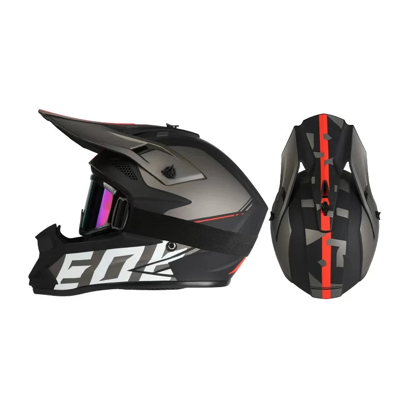 Casque de moto tout-terrain.